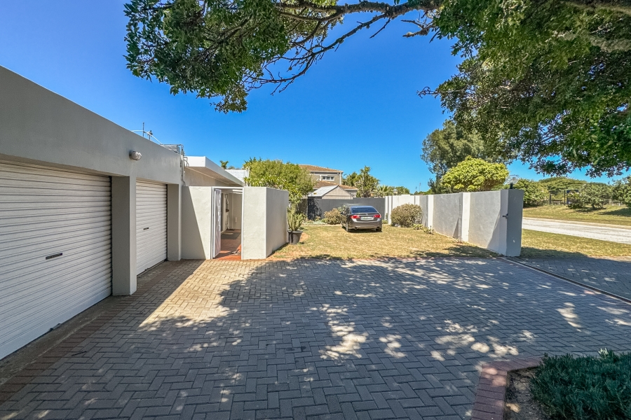 To Let 5 Bedroom Property for Rent in Summerstrand Eastern Cape